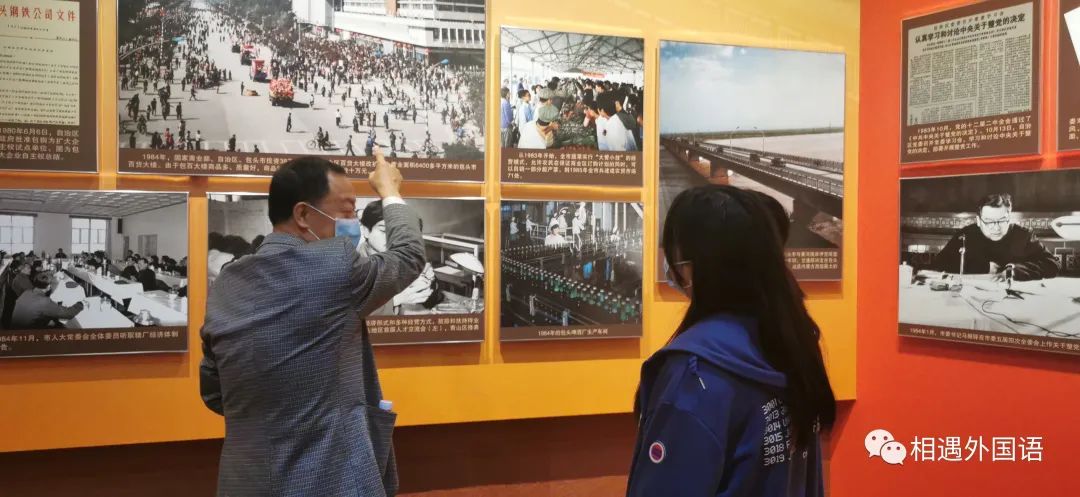 墙上的海报低可信度描述已自动生成